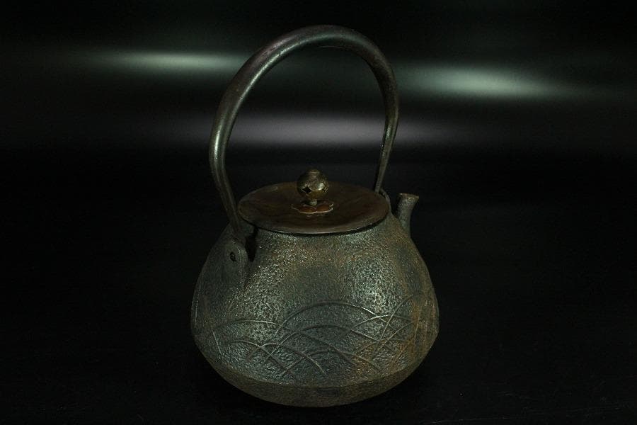 斑紫銅蓋 秋草地紋 鉄瓶(K-LC473) - THIETBITHUCPHAM.COM