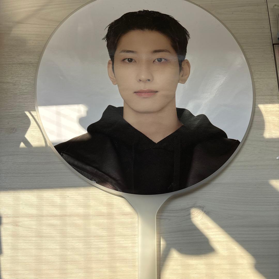 SEVENTEEN WONWOO(ウォヌ)うちわ - メルカリ