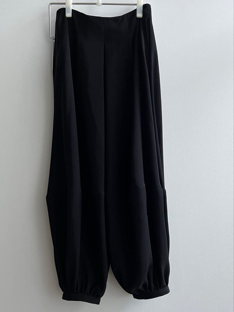 ENFOLD ミリオーネ クロップドバルーンPANTS ※カラーはブラック