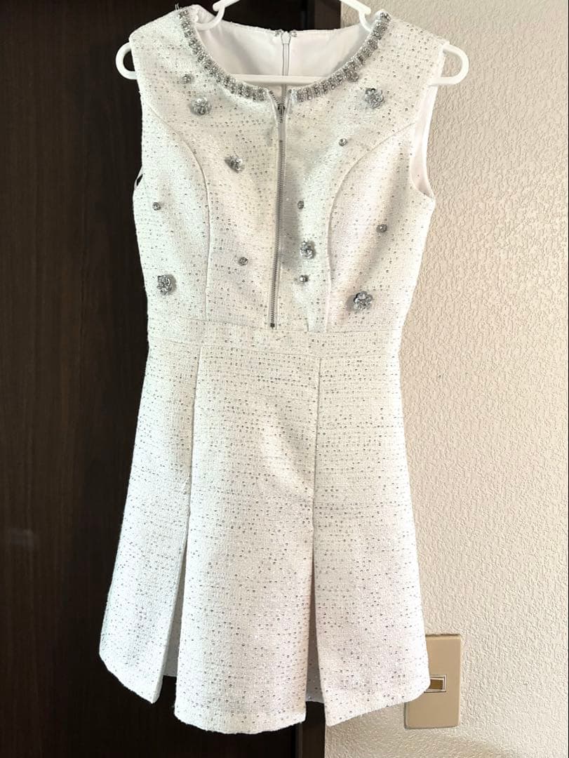 ビジュー装飾 ホワイトスリーブレスドレス Sサイズ