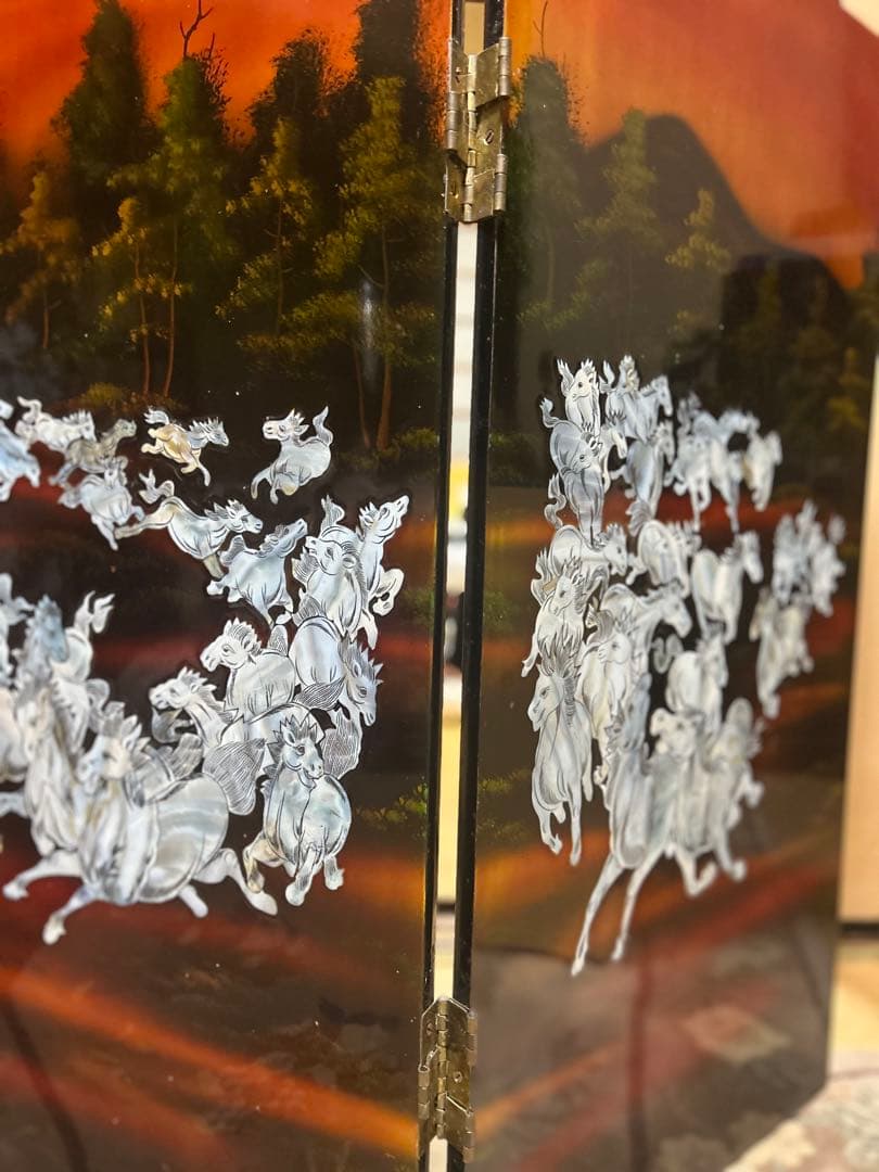 中国美術 螺鈿細工 衝立漆塗り 万馬奔騰図 令和8年干支