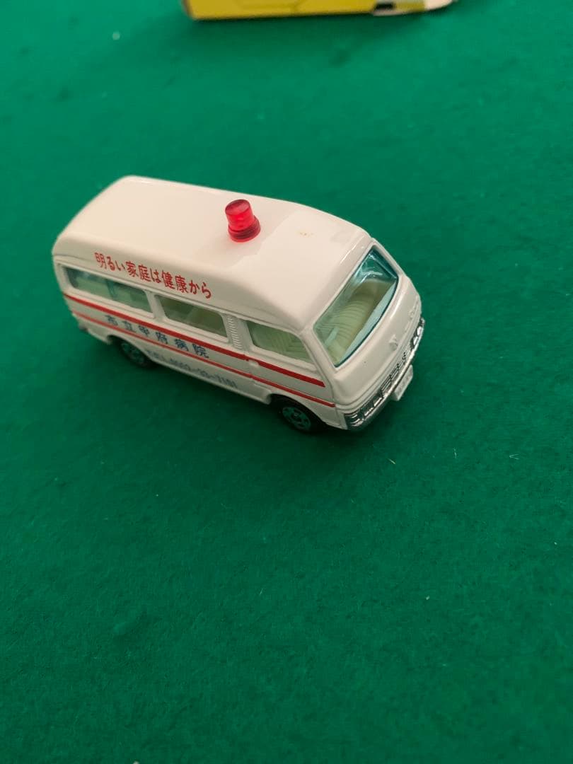 トミカ 1/67 日産キャラバン救急車(市立甲府病院)