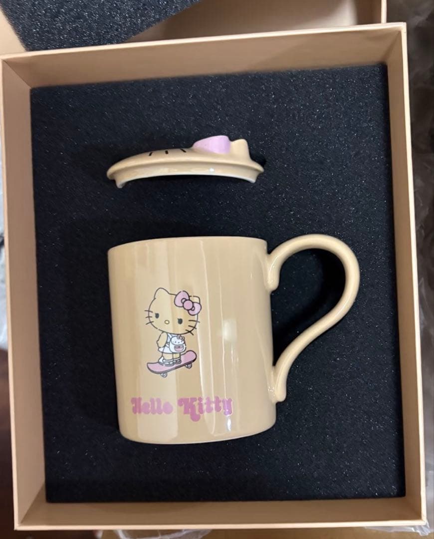 海外限定Hello Kitty x TBH 蓋付きマグカップ