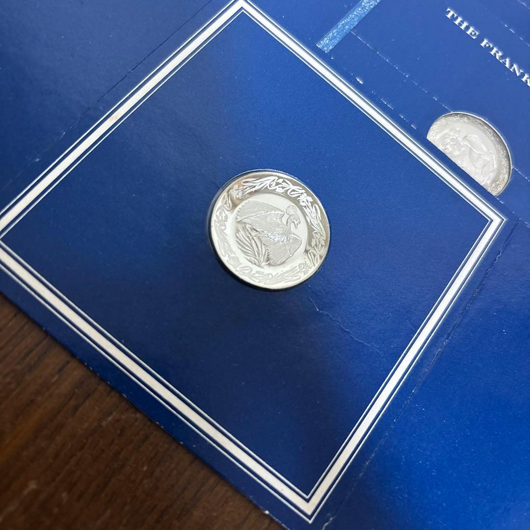 古い工芸品の鉄の石の彫刻や花の筆洗や古遊びの文壇用品