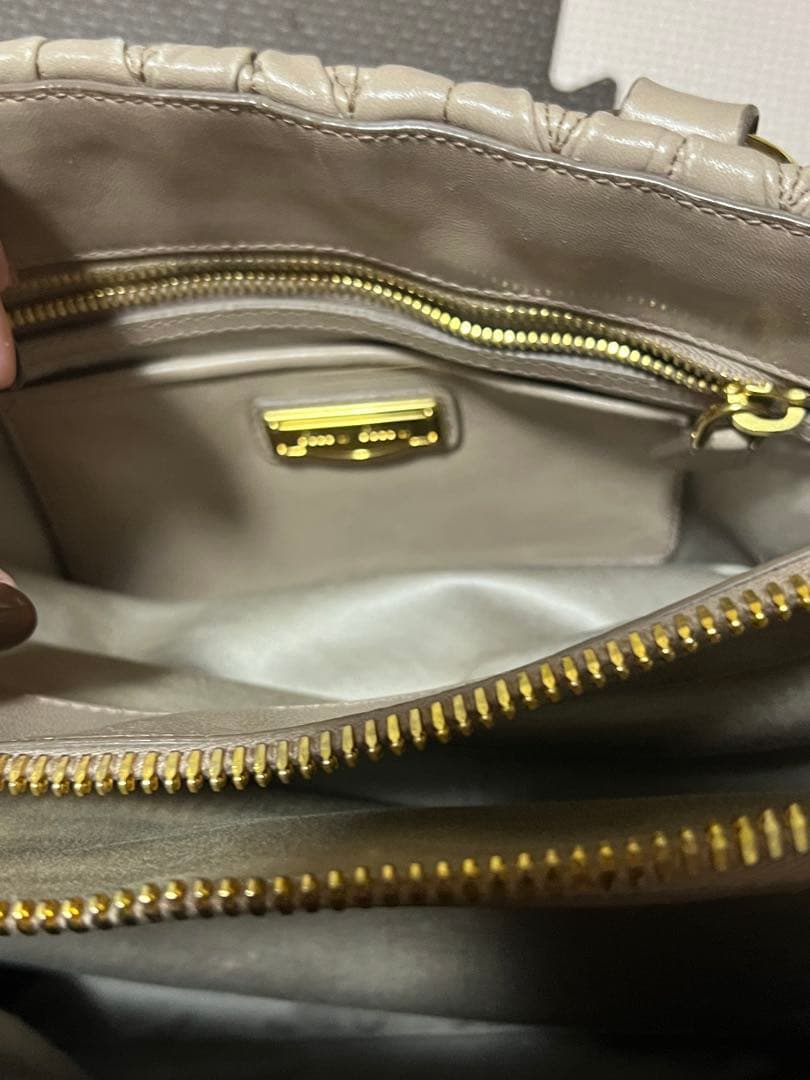 MIU MIU ピンクベージュ マテラッセ バッグ