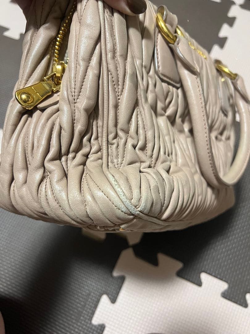 MIU MIU ピンクベージュ マテラッセ バッグ