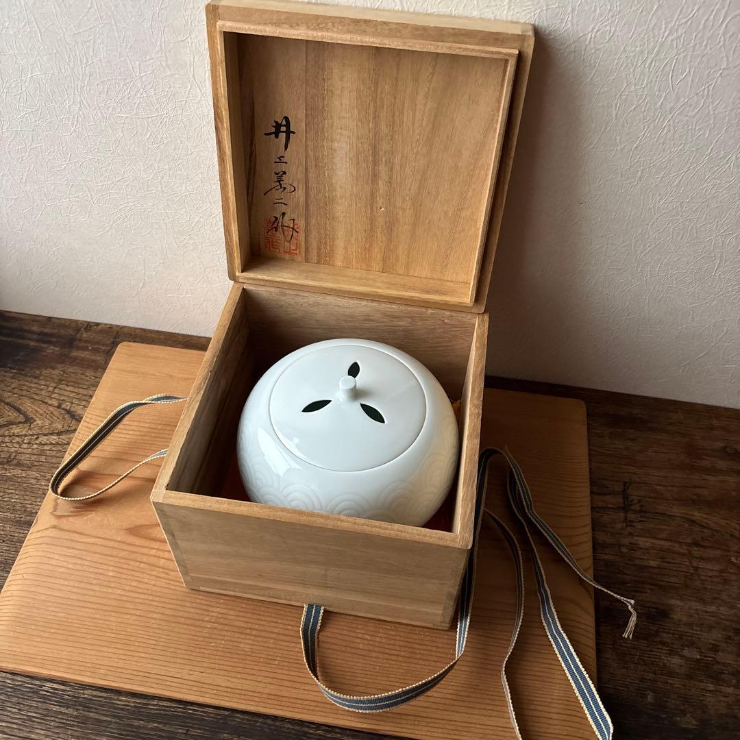 有田焼 人間国宝 井上萬二 美しい白磁青海波文 大きめの香爐 香炉