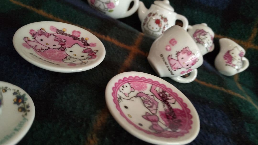 チャーミーキティ　ばらのティーセット　ミニチュア食器　ハローキティ サンリオ