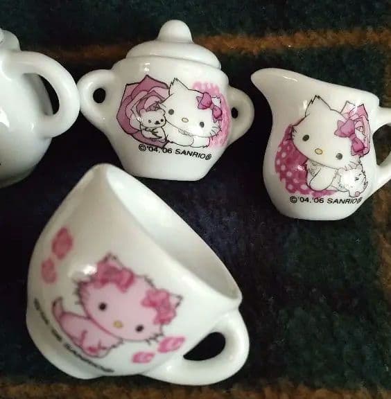 チャーミーキティ　ばらのティーセット　ミニチュア食器　ハローキティ サンリオ