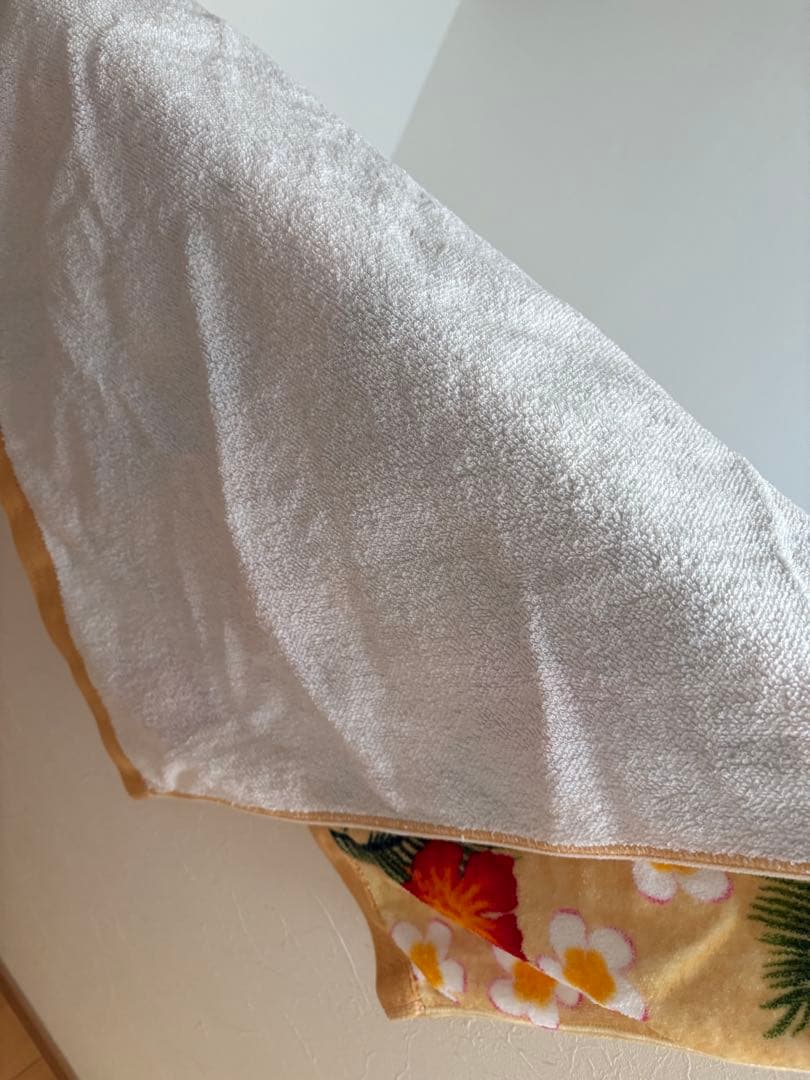 レア！ハローキティ　キティ&ダニエル　日焼け　ビッグバスタオル　ビーチタオル