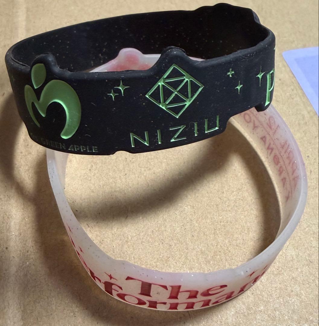 Mrs. GREEN APPLE NiziU 対バン ラババン2種セット - メルカリ