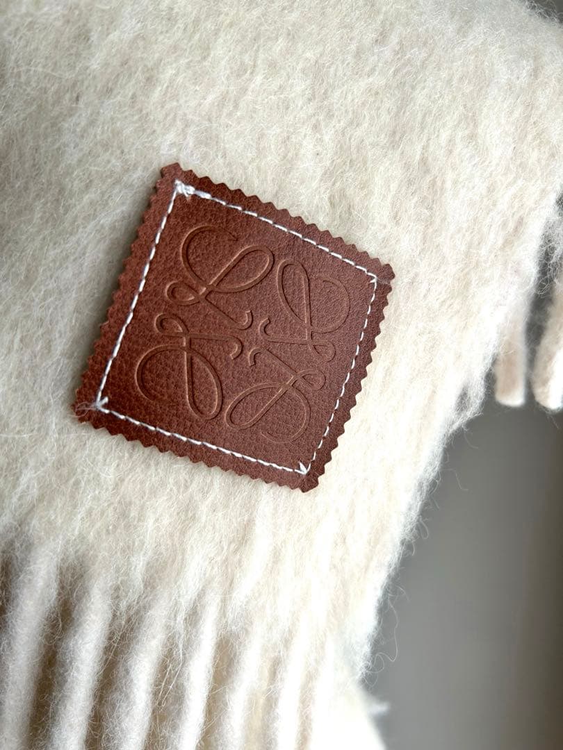 LOEWE ウール ホワイトマフラー Made in Spain