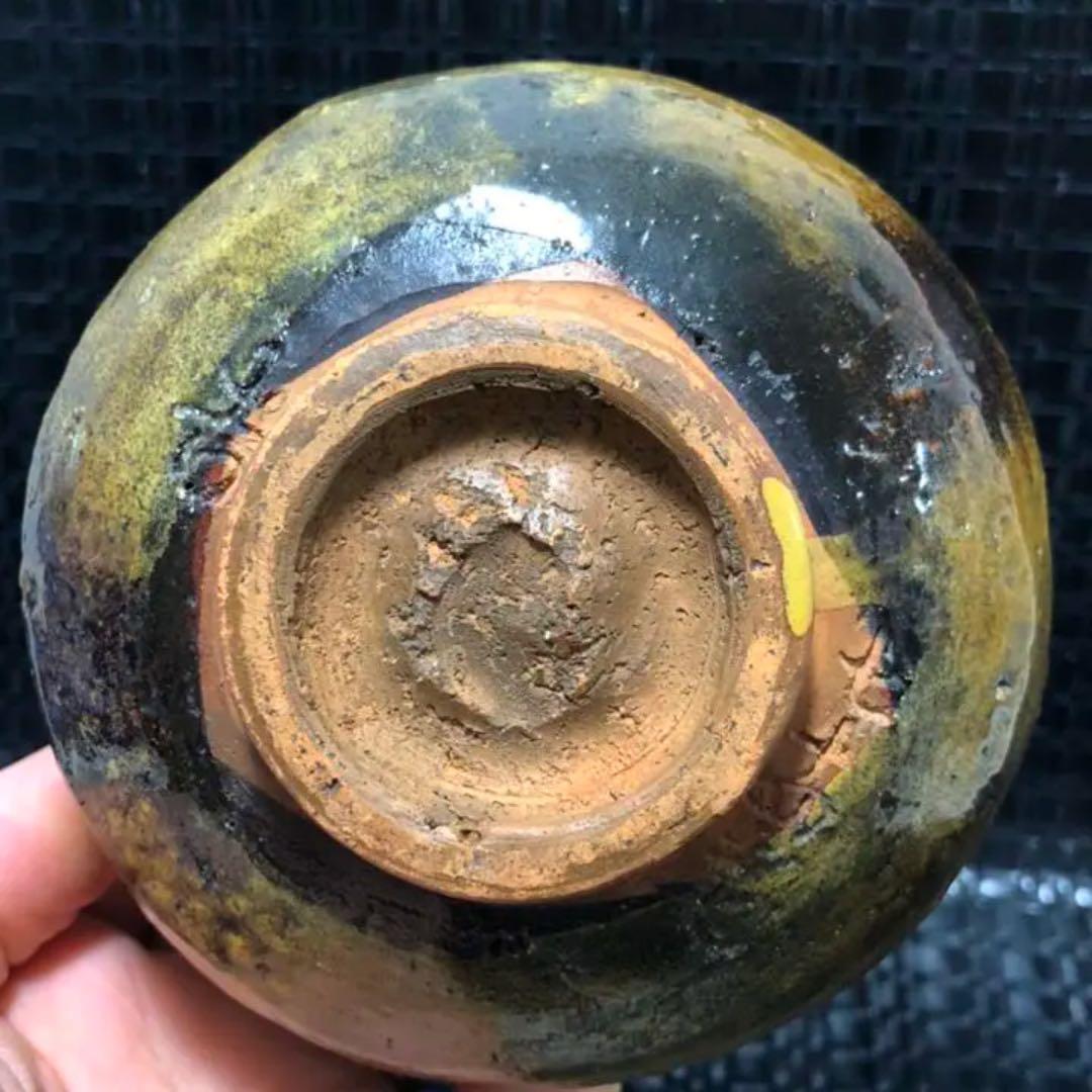 遺品整理◼️蔵から出てきたかなり雰囲気のある謎の釉薬がかけられた抹茶茶碗
