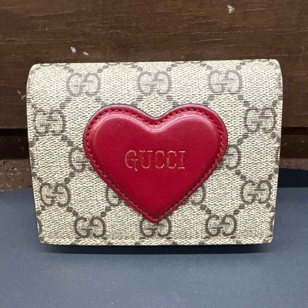 GUCCI ハート型ロゴ 二つ折り財布