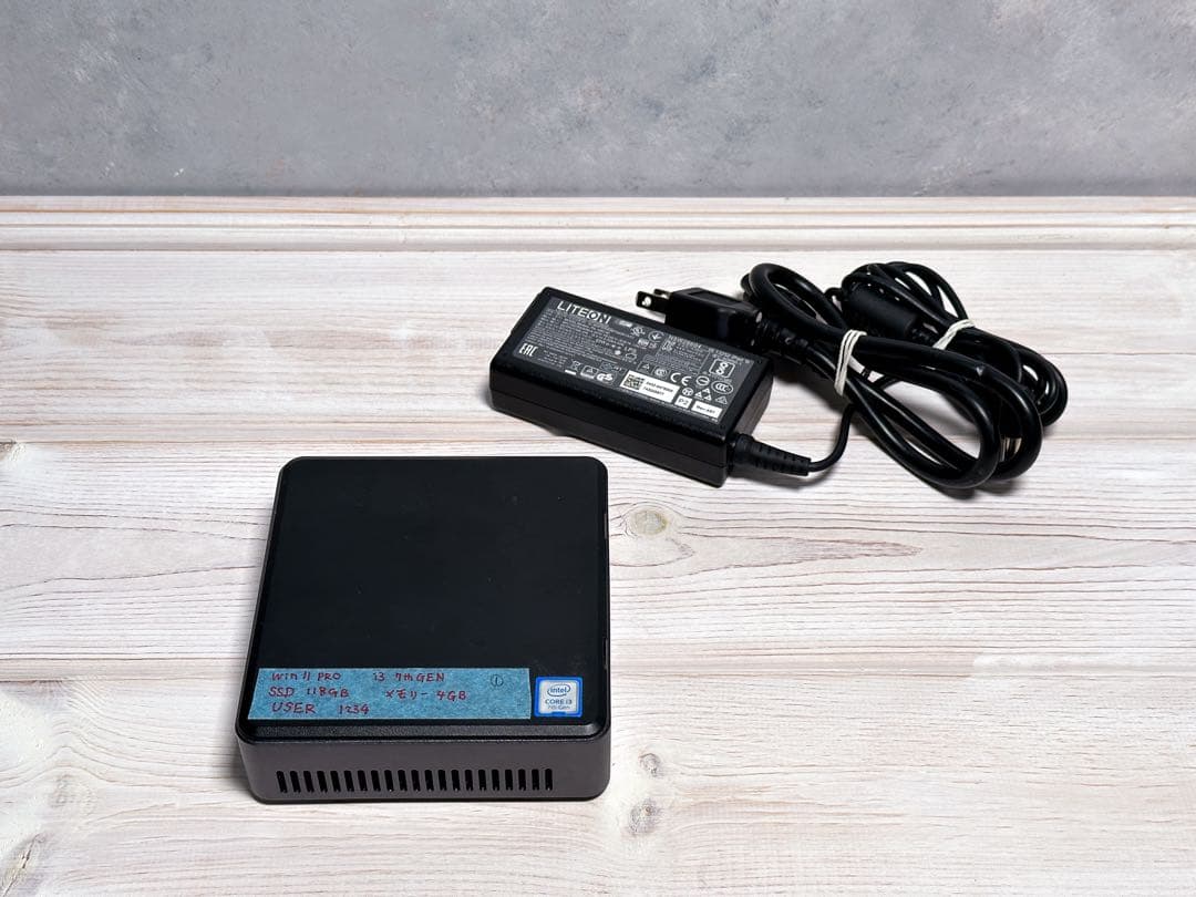 ①Intel NUC7i3DNK ミニPC 第7世代i3 Windows11