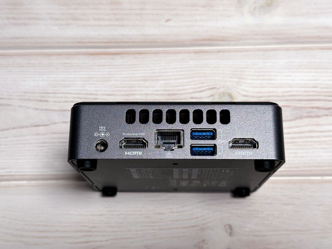 ①Intel NUC7i3DNK ミニPC 第7世代i3 Windows11