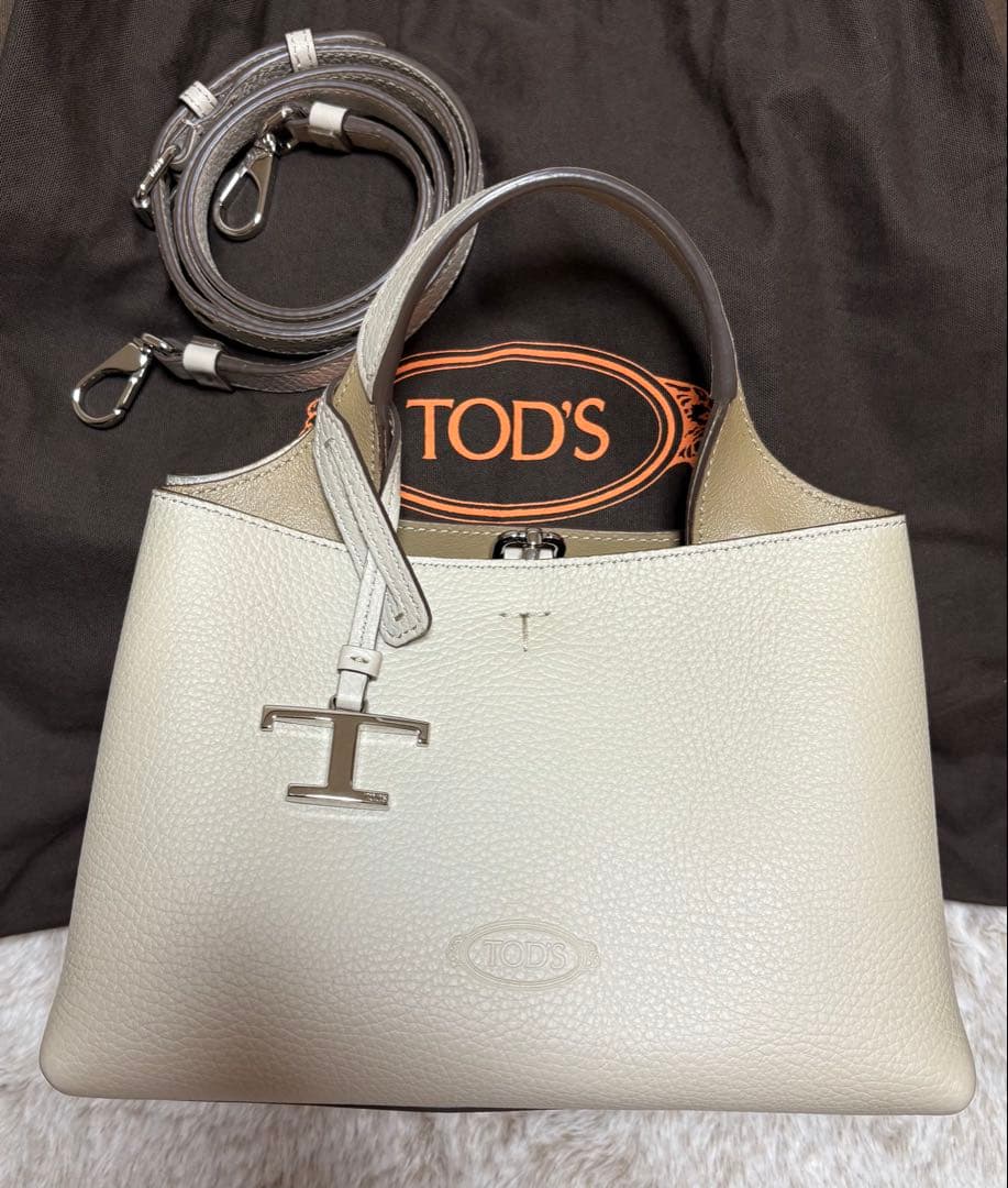 美品！トッズ　レザーバッグマイクロ現行品