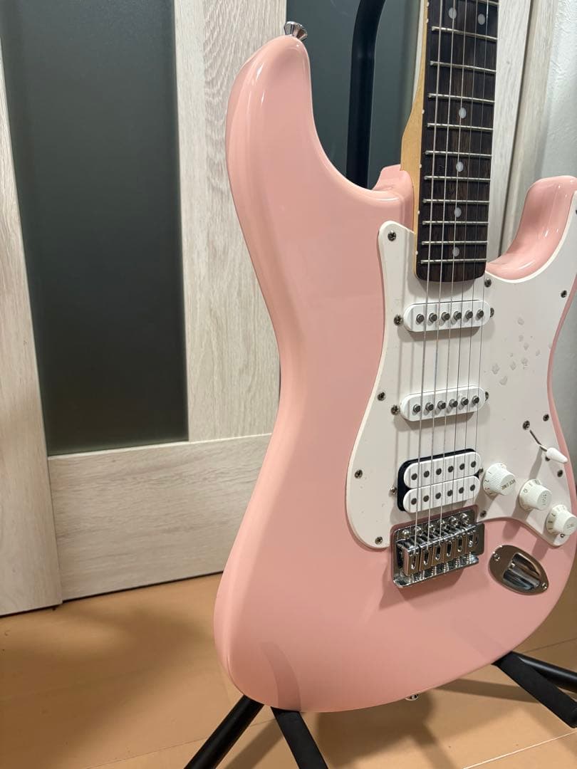 ピンク ストラトキャスター ギターケース ピック付き