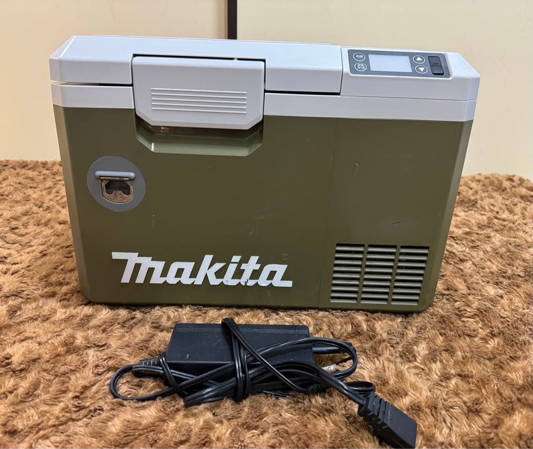 マキタ　充電式保冷温庫　 CW003G 7L