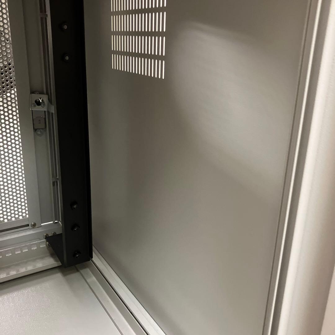 サンワサプライ　CP-TH4U 縦収納 19インチ マウントハブボックス 4U