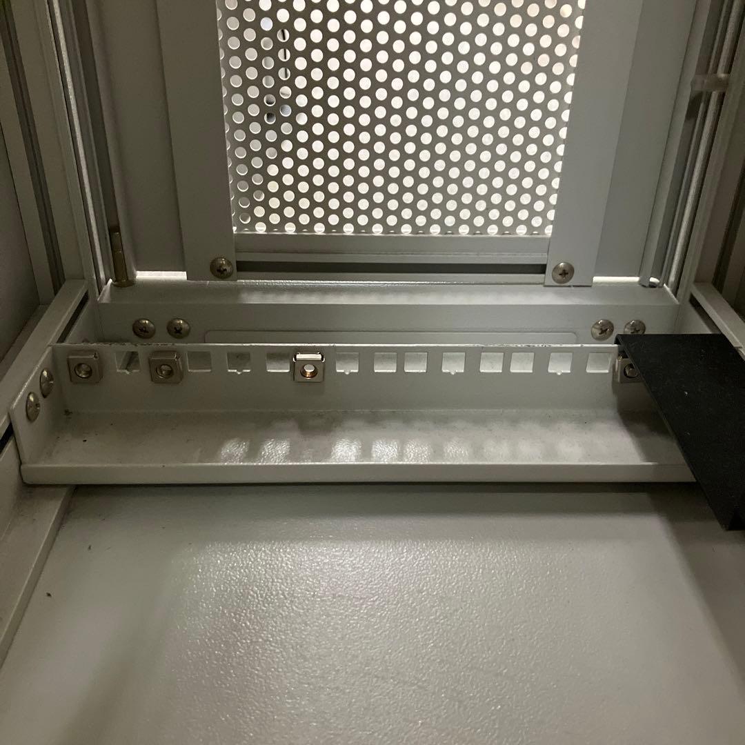 サンワサプライ　CP-TH4U 縦収納 19インチ マウントハブボックス 4U