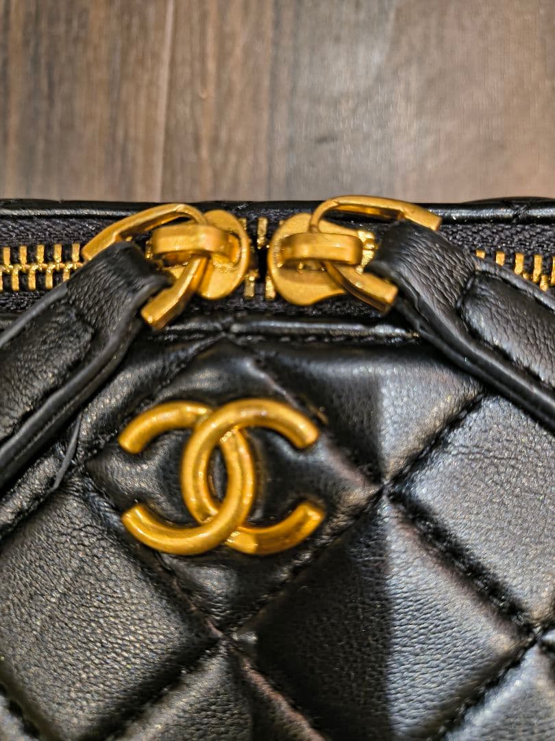 ミニバニティ　ショルダーバッグ　黒