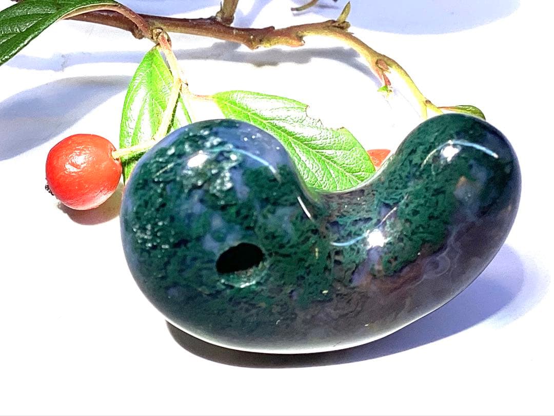 ✳国内の出雲めのう【碧玉】の最高峰勾玉でしょう‼️ 天然石 浮き草文様