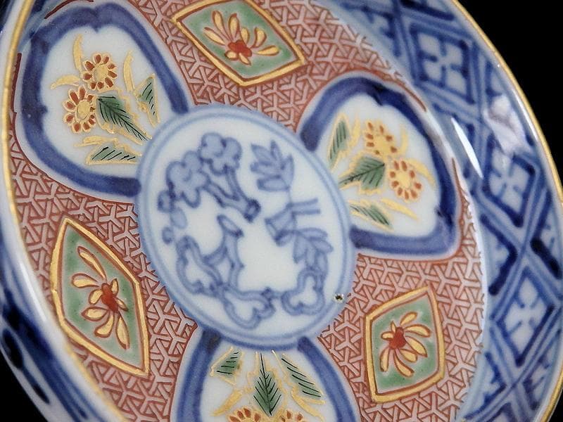 大聖寺伊万里　金襴手　毘沙門亀甲紋に花の図　豆皿　D497AS-CTf