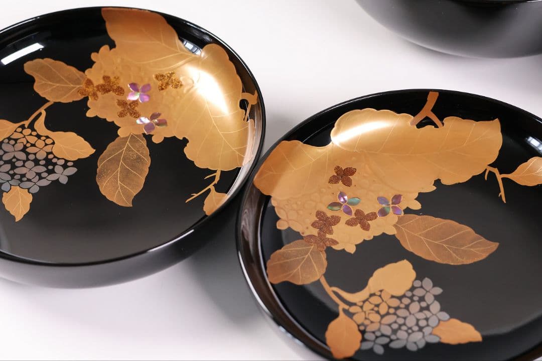 MB188】天然木漆塗 紫陽花と葵 金蒔絵 螺鈿入 黒塗 煮物椀 二客 昭和期