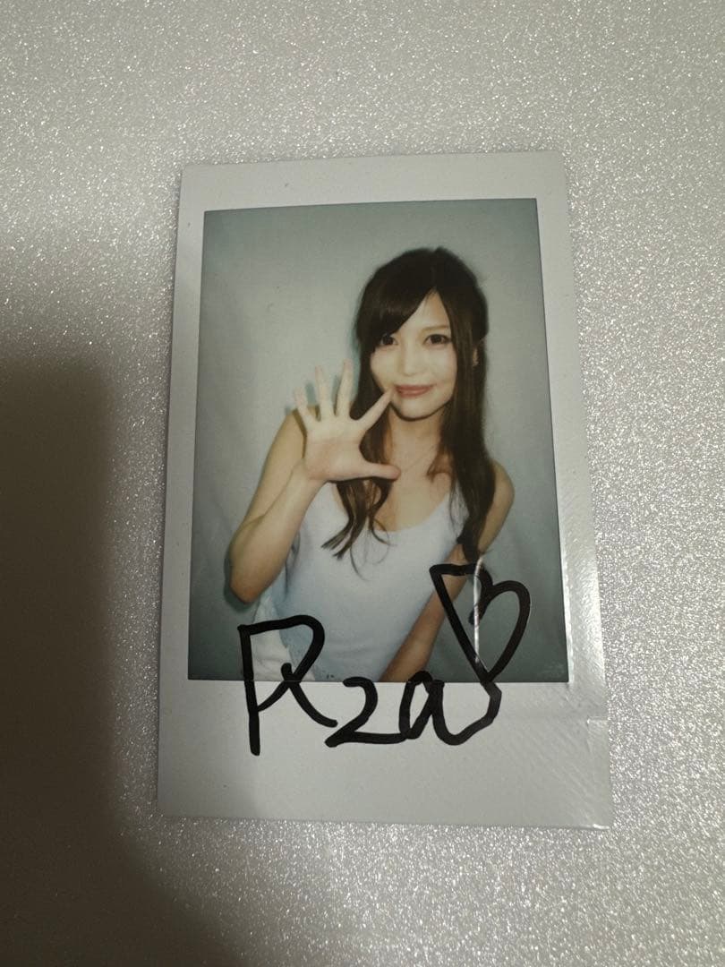 ◇榊梨々亜 直筆サイン入りチェキ セクシー女優 c - メルカリ