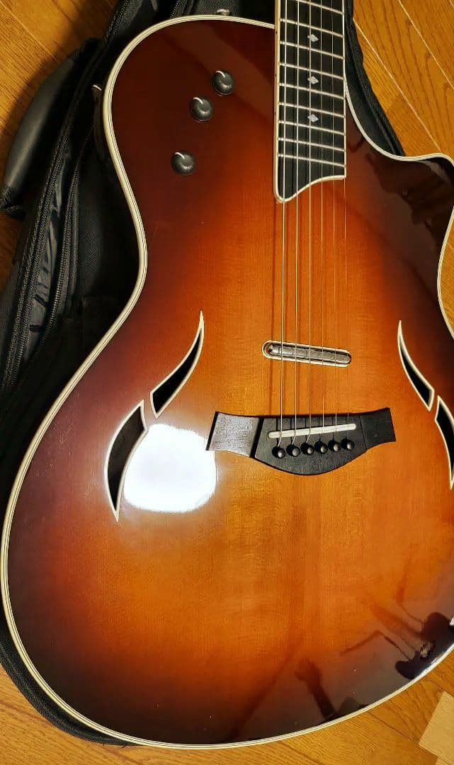 Taylor guiter T5　ハードケース付