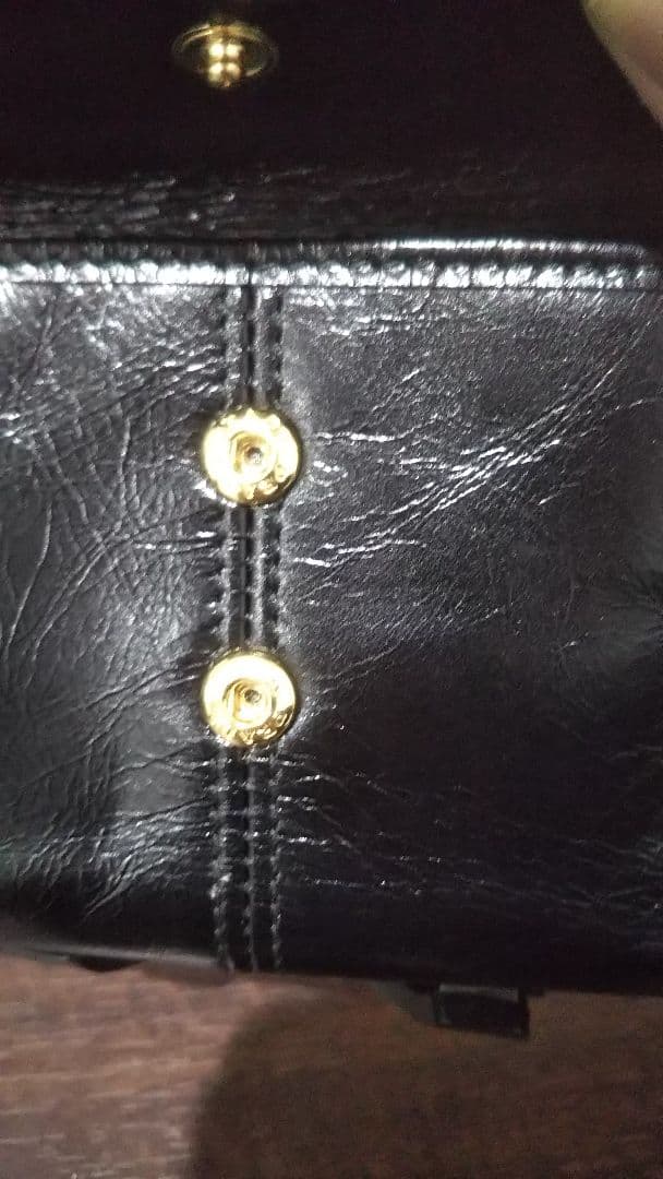 【美品】PRADA ソフトルックスレザートライアングルコンパクトウォレット