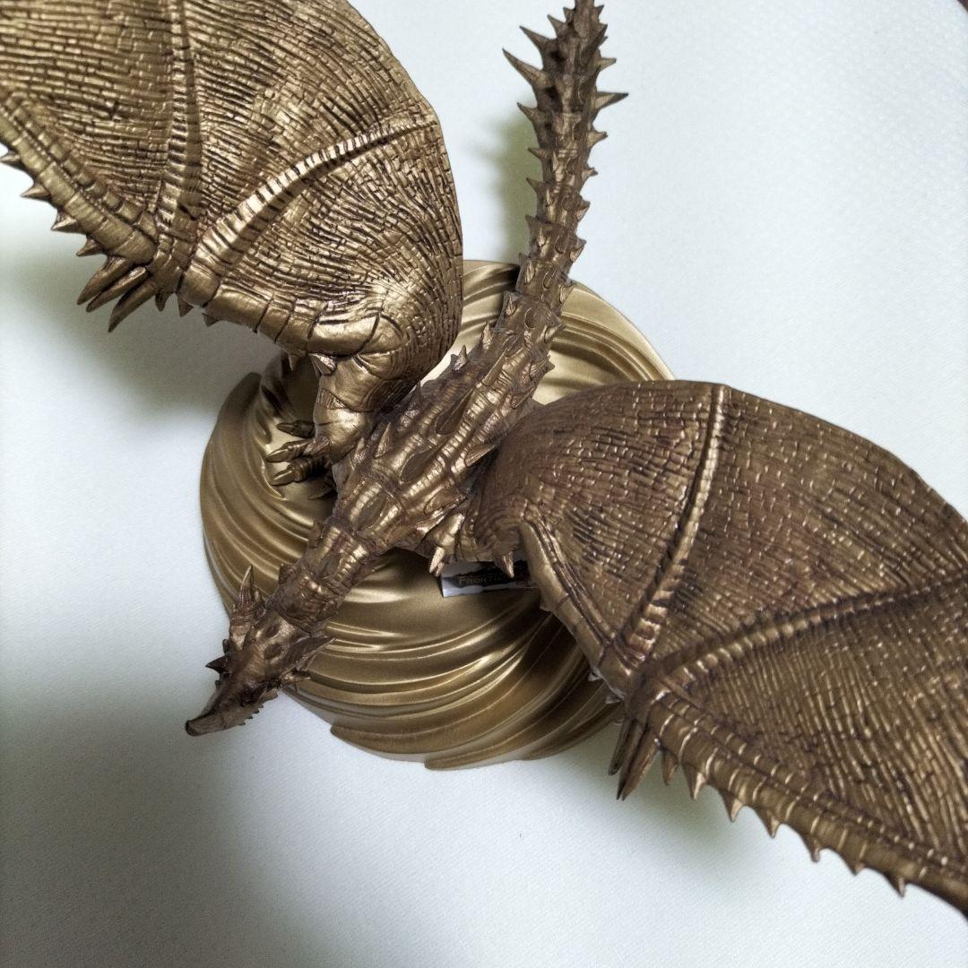 エスピナス亜種 フィギュア金色のエスピナスフィギュアプレゼント