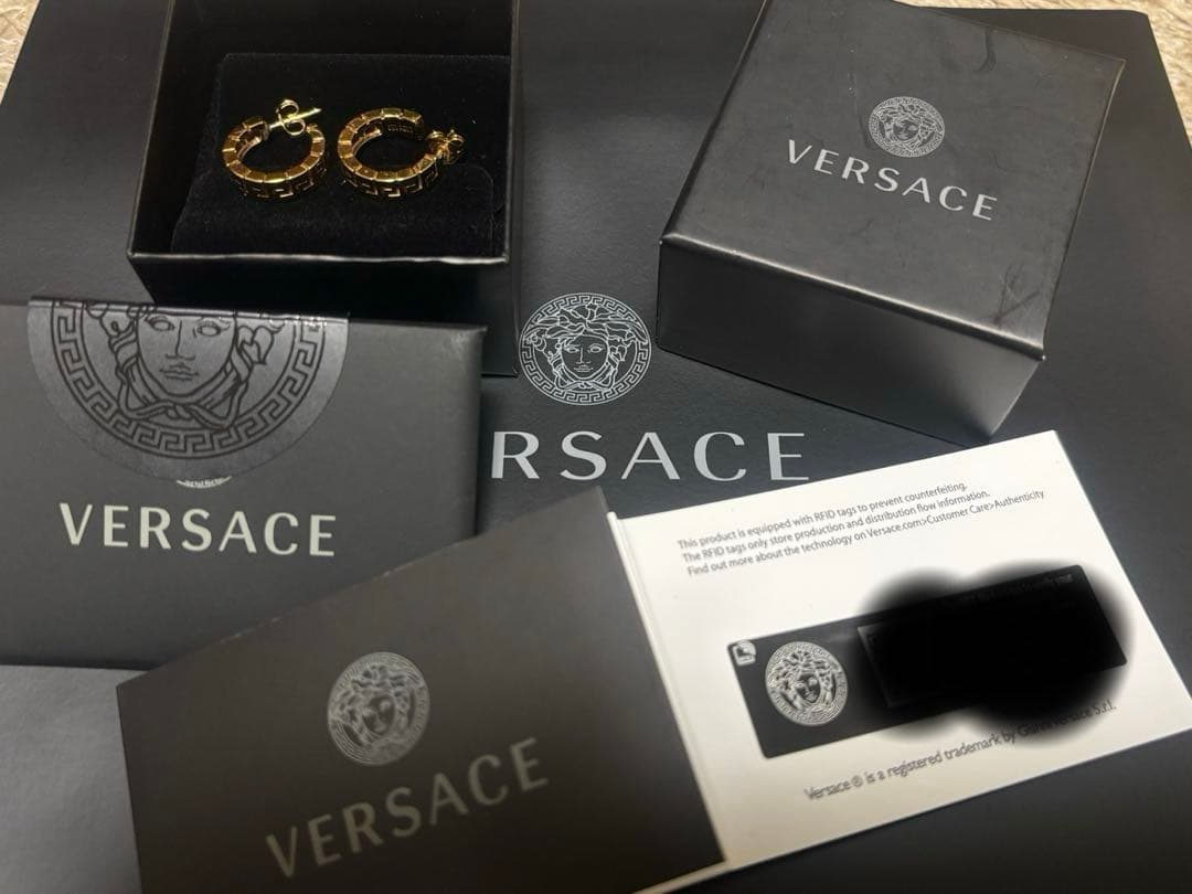 男女兼用／ユニセックス］Versace グレカフープピアス