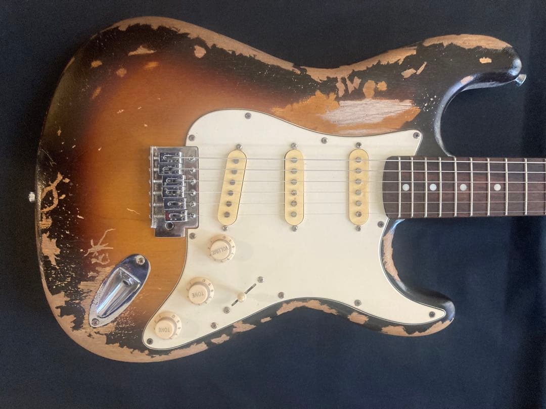 早い者勝ち　#13ストラトキャスタータイプ　ニトロセルロースラッカー塗装