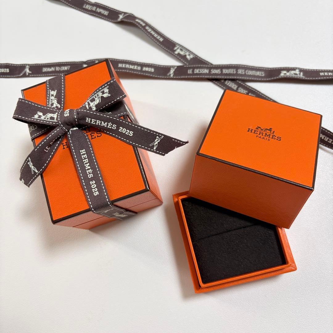 美品　エルメス　リングケース　2点セット　最新仕様　現行品　指輪入れ　リボン付き 美品 エルメス リングケース 2点セット 最新仕様 現行品 指輪入れ