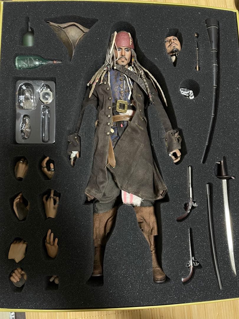 ジャック・スパロウ HOTTOYS 最後の海賊DX15 ホットトイズ パイレーツ