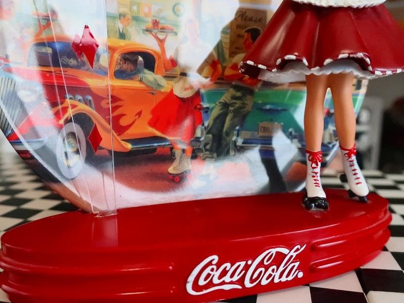 ☆コカコーラ アメリカンダイナーウェートレス 50s フィギュア ＆ プレート
