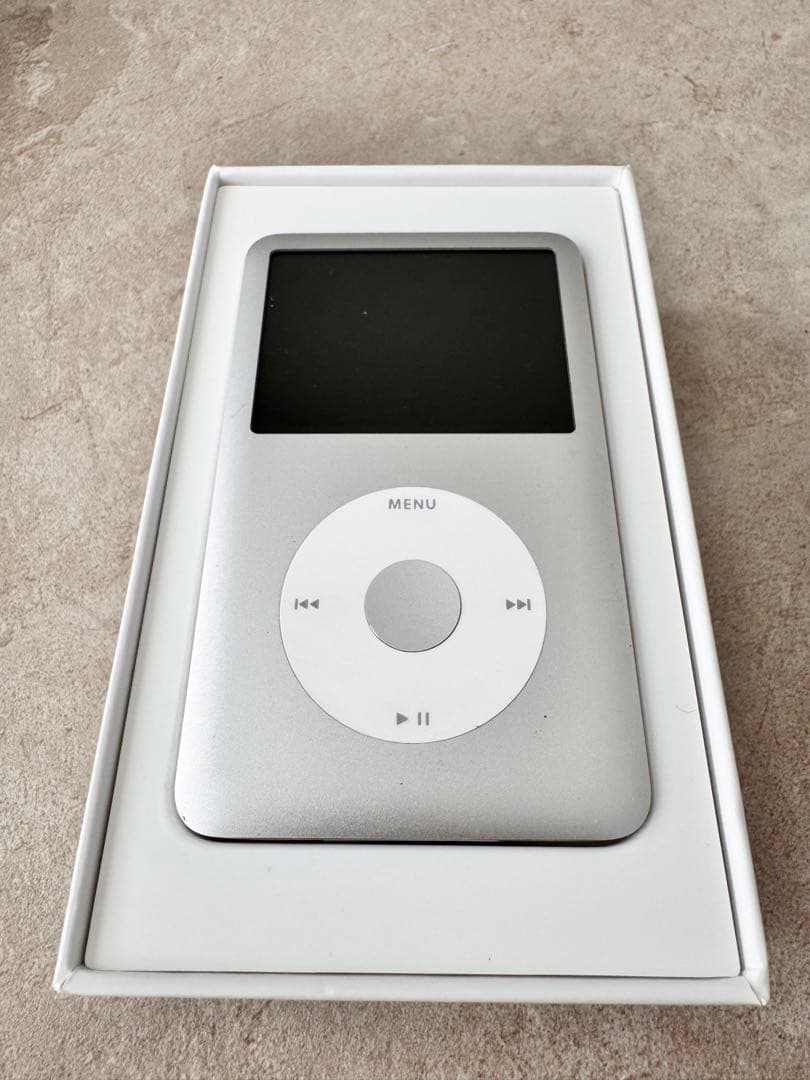 極美品 iPod classic A1238 120GB 新品電池 箱付 - メルカリ