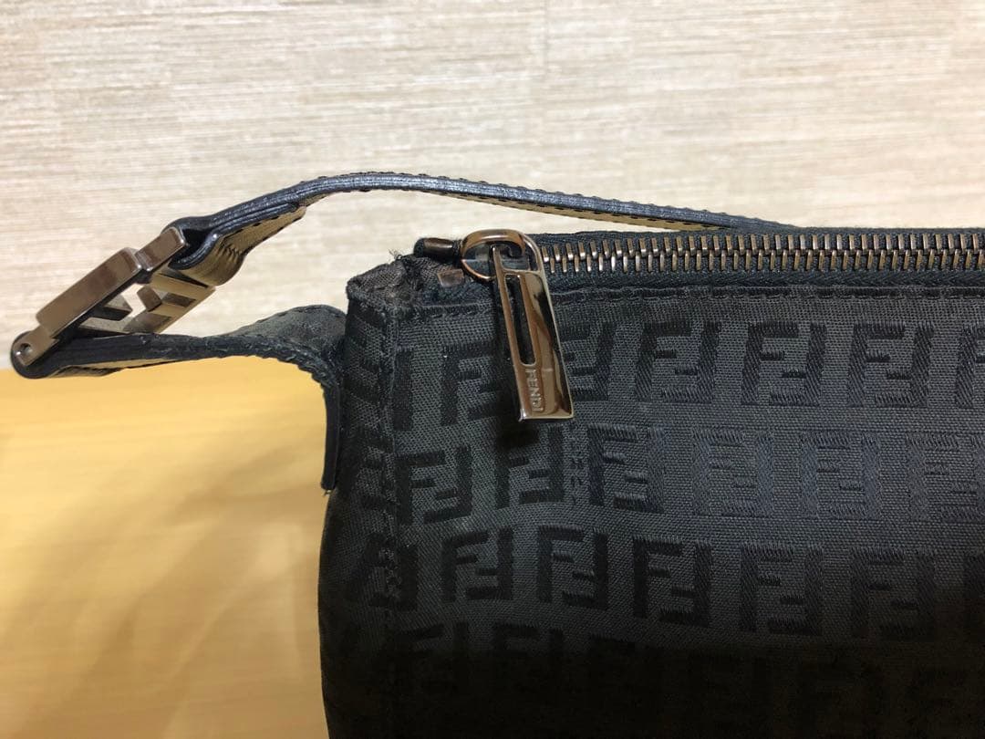 FENDI フェンディ ズッカ柄 ワンショルダーバッグ　アクセサリーポーチ