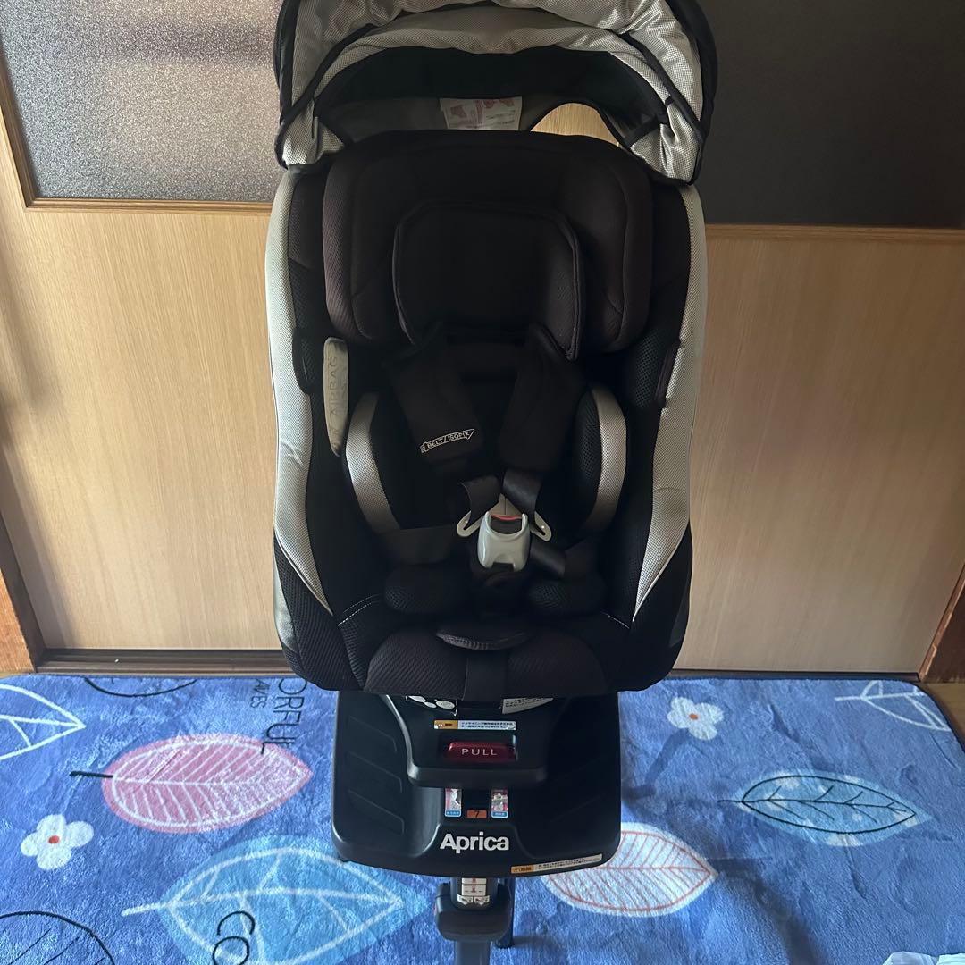 【美品】アップリカ　クルリラ　ISOFIX　回転式　ブラック