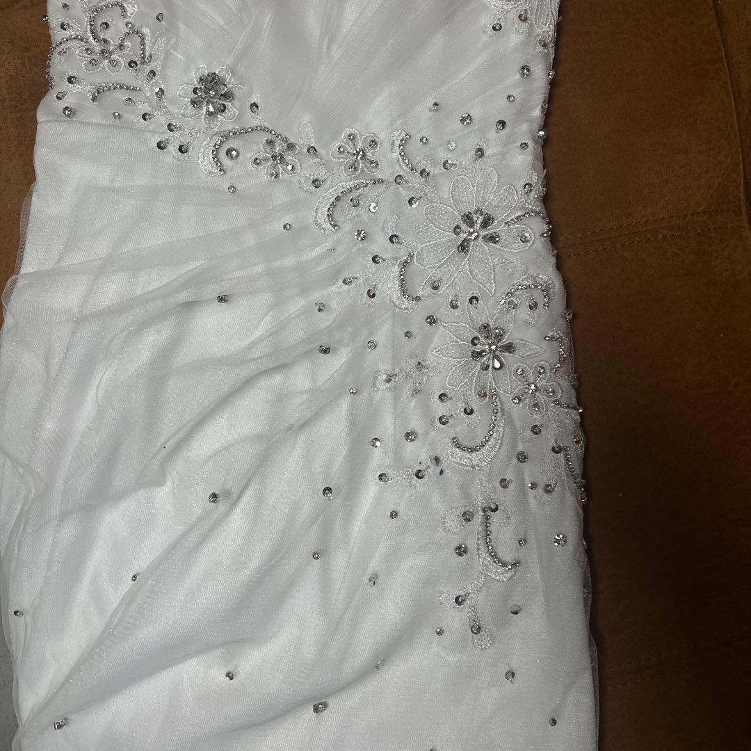 AngelRホワイトビーズ刺繍ハートネックラインドレス