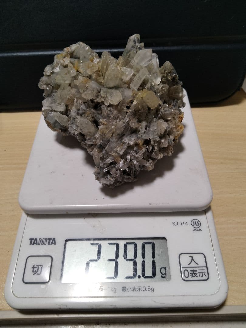 埼玉県秩父市中津川 秩父鉱山 橋掛沢 水晶クラスター 番号3 - メルカリ