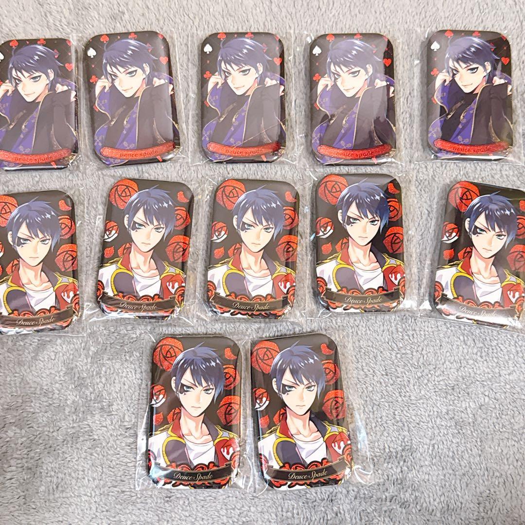 ツイステ デュース 式典服 缶バッジ スクエア - メルカリ