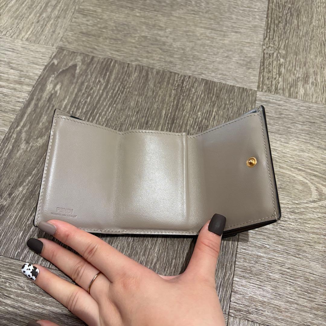 1/22まで限定価格　FENDI フェンディ　財布　マイクロ三つ折り財布
