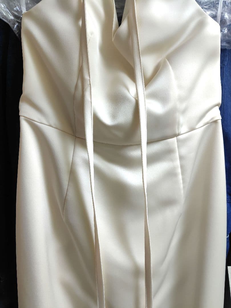 Kaene　サテンリボンドレス　ホワイトウェディングドレス　Vネック　白ドレス