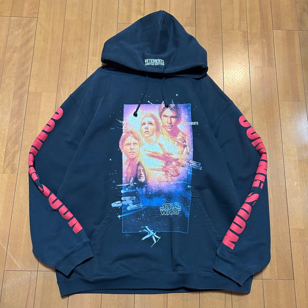トップス VETEMENTS Movie Poster 2 Hooded Shirt