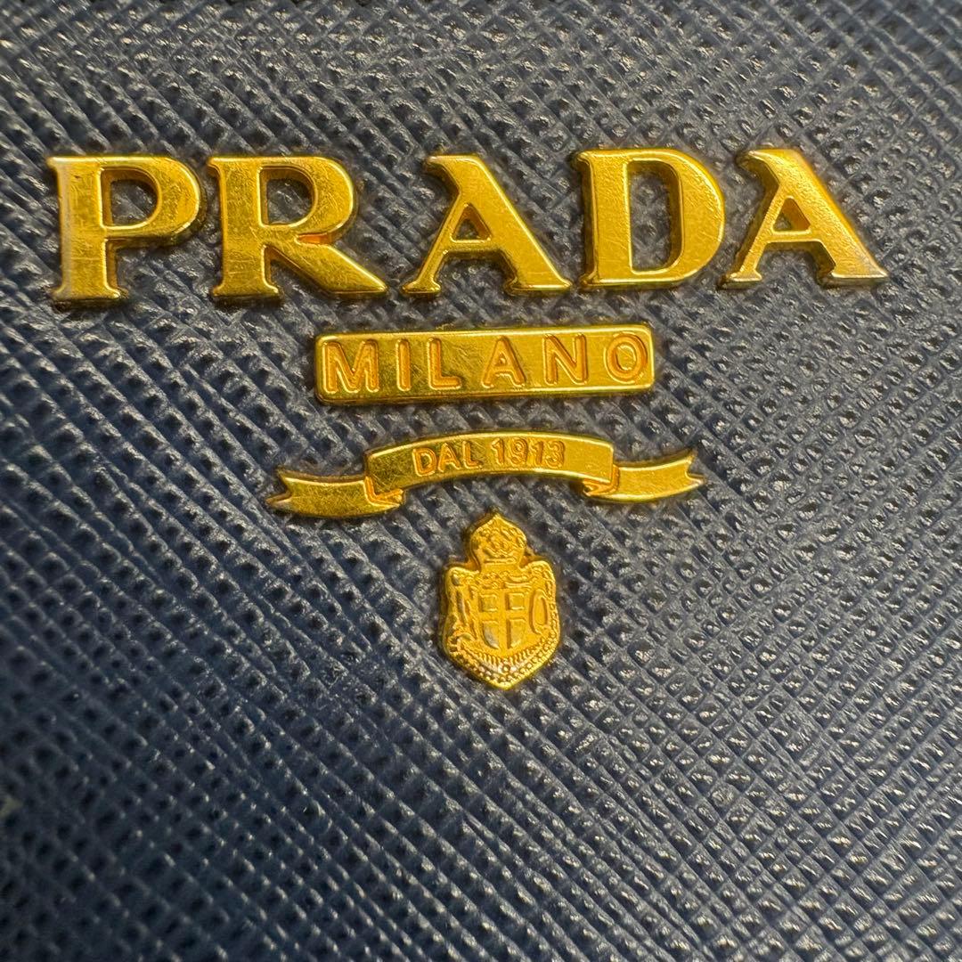 PRADA ネイビー 二つ折り財布　サフィアーノ