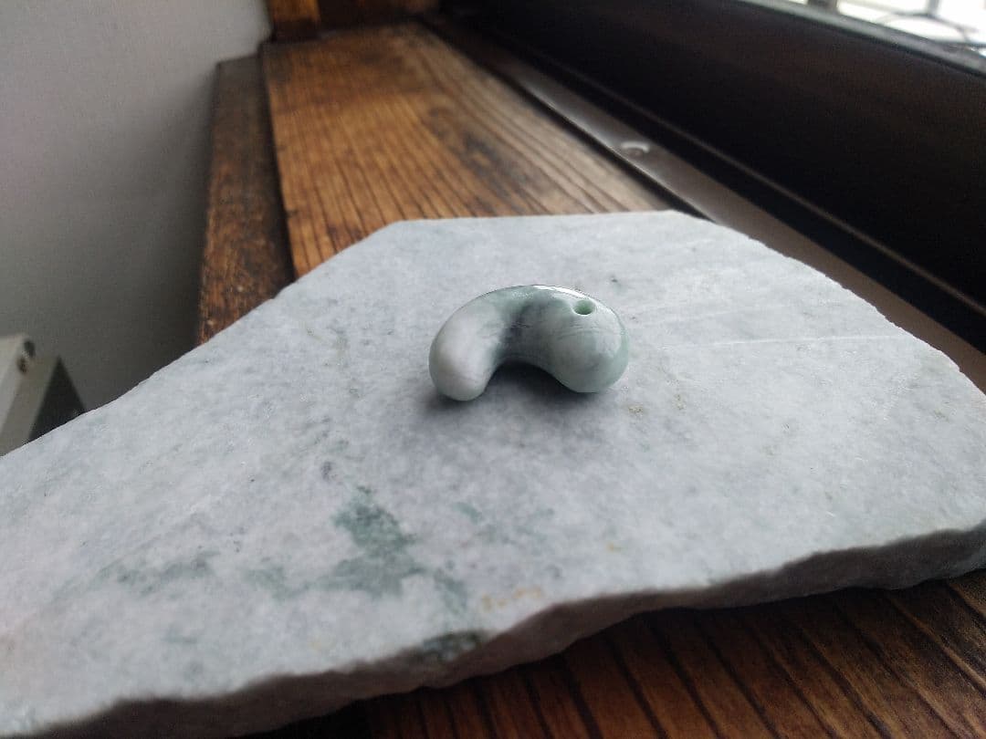 pokorin♪糸魚川翡翠　勾玉　黄緑色④⑤2点