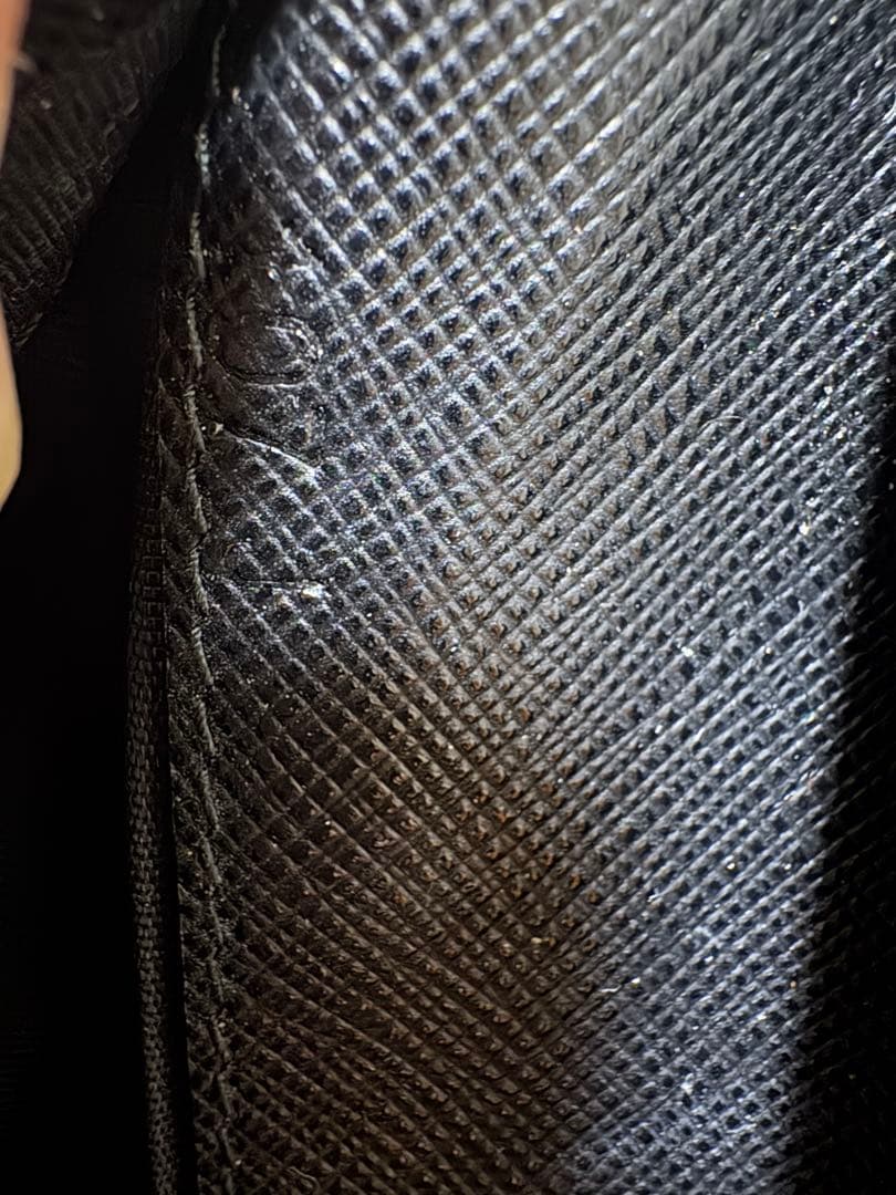 【aさま専用】PRADA 二つ折り財布 黒 レザー